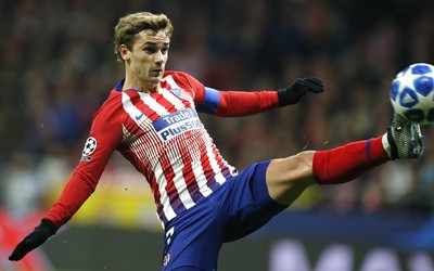 熊猫体育精华-什琴斯尼扑出点球后指向天空