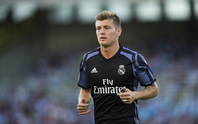 熊猫体育热议-厄普斯童年故事从街头到世界杯